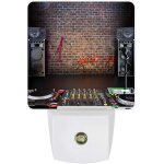 Microphone de studio d'enregistrement synth�tique, tuner audio, veilleuse rock and roll, briques murales ...