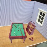 Mini maison de poup�e avec table de billard en bois, echelle 1 / 12, fournitures et accessoires pour ...