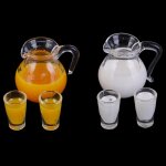 Pichet a jus / lait pour accessoires de cuisine miniatures, jouets pour maison de poup�e, 1 / 12