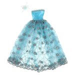 Robe de soir�e brod�e bleue, epaules d�nud�es, accessoire de poup�es