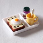 Simulation de toast et confiture de petit déjeuner, plaque de service pour 1 / 12 meubles de cuisine, ... Simulation de toast et confiture de petit déjeuner, plaque de service pour 1 / 12 meubles de cuisine, ...