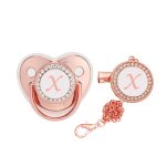 Sucette en silicone avec couvercle et chaîne pour bébé, lettres anglaises en or rose, adaptée aux bébés ... Sucette en silicone avec couvercle et chaîne pour bébé, lettres anglaises en or rose, adaptée aux bébés ...