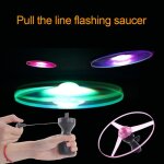 Toupie volante lumineuse pour enfants, jouet en forme d'ovni avec poign�e led, jeu d'ext�rieur, couleur ...