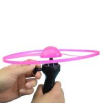 Toupie volante lumineuse pour enfant, avec manche, amusant, ovni, avec led, jeu d'extérieur, jouets pour ... Toupie volante lumineuse pour enfant, avec manche, amusant, ovni, avec led, jeu d'extérieur, jouets pour ...