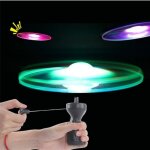 Toupie volante lumineuse pour enfant, avec manche, amusant, ovni, avec led, jeu d'extérieur, jouets pour ... Toupie volante lumineuse pour enfant, avec manche, amusant, ovni, avec led, jeu d'extérieur, jouets pour ...