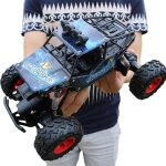 Voiture t�l�command�e tout - terrain 4wd double moteurs avec pneus surdimensionn�s bleu yonis