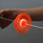 Volant d'inertie a led, 1 pi�ce, ligne de traction flash, volant de feu chaud, sifflet, jouets classiques ...