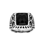 Bague acier plateau rectangulaire pierre noire facetée Bague acier plateau rectangulaire pierre noire facetée