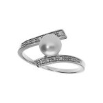 Bague argent platiné perle de culture d'eau douce avec oxydes blancs sertis Bague argent platiné perle de culture d'eau douce avec oxydes blancs sertis