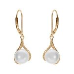 Boucles d'oreilles dormeuse forme goutte plaqué or perle de culture d'eau douce avec oxydes blancs sertis ... Boucles d'oreilles dormeuse forme goutte plaqué or perle de culture d'eau douce avec oxydes blancs sertis ...