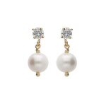 Boucles d'oreilles tige plaqué or oxyde blancs serti et pampille perle de culture d'eau douce Boucles d'oreilles tige plaqué or oxyde blancs serti et pampille perle de culture d'eau douce