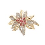 Broche plaqu or fleur oxydes fuschia et blancs sertis