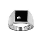 Chevali�re argent rhodi� carre 10x10 calc�doine noire avec 1 oxyde blanc serti