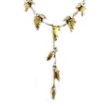 Collier cr�ateur  bourgeons  blanc dor�