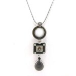 Collier crateur  esmeralda  gris noir