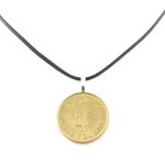Collier pièce de monnaie luxembourg 5 francs - jean. cordon noir. Collier pièce de monnaie luxembourg 5 francs - jean. cordon noir.