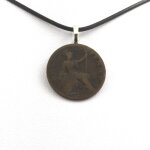 Collier pice de monnaie royaume - uni 1 farthing victoria  old head . cordon noir.
