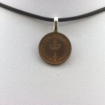 Collier pice de monnaie royaume - uni ? nouveau penny elizabeth ii. cordon noir.