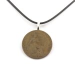 Collier pi�ce de royaume - uni ? penny george v. cordon noir.