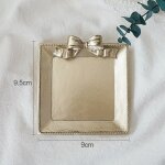 Carré argent - assiette vintage dorée avec nâ¿ud papillon, accessoires de studio photo, pour bijoux, ... Carré argent - assiette vintage dorée avec nâ¿ud papillon, accessoires de studio photo, pour bijoux, ...