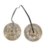 Cymbales tibétaines modèles de bon augure bonne chance pénétration sonore puissante artisanat cloches ... Cymbales tibétaines modèles de bon augure bonne chance pénétration sonore puissante artisanat cloches ...