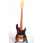 Guitare basse miniature de type fender precision sunburst