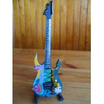 Guitare miniature de decoration stratocaster deluxe modele steve vai Guitare miniature de decoration stratocaster deluxe modele steve vai