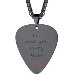Kal - pendentif plectre / guitare, collier musical en acier inoxydable / plaqué or, bijou hip hop style ... Kal - pendentif plectre / guitare, collier musical en acier inoxydable / plaqué or, bijou hip hop style ...