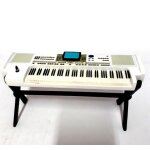 Piano synthetiseur decoration 18 cm blanc sur trepied