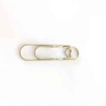 Trombone en métal multifonctionnel, porte - stylo, trombones fixes, journal, document, cahier, epingle, ... Trombone en métal multifonctionnel, porte - stylo, trombones fixes, journal, document, cahier, epingle, ...