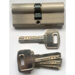 Cylindre de scurit mm. 120 (40 - 80) super matra avec 5 cls plates et accompagn d'une carte de titre ...