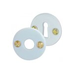 Ensemble de rosace b�quille et serrure en porcelaine blanche.