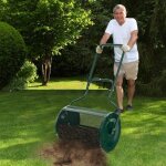 Epandeur de compost de 68 cm de large avec barres laterales ameliorees et poignee en forme de u vert
