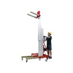 Monte charge pour demi - palette - hauteur max 4000mm - capacit 300kg - leve prcise par manivelle ...