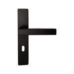 Poign�es sur plaques carr�es noires  patricia  klose besser trou petite cl�