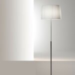 Lampadaire chrome et noir avec abat - jour pliss� blanc julie