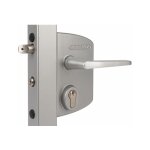 Locinox - serrure à clé pour portail industriel, poteau carré 100 à 120mm, couleur gris. Locinox - serrure à clé pour portail industriel, poteau carré 100 à 120mm, couleur gris.