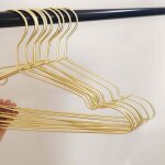 Lot de 10 cintres de v�tements en fer m�tal or dor� 43cm, �l�gants et de qualit�, pour costumes t - shirts ...