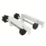 Une paire de rails de guidage pour scie circulaire, des serre - joints en g, des glissi�res, des outils ...