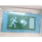 Plaque de signalisation plexiglas avec sortie fl�che horizontale pour baes arcor legrand 060770