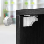 S�curit� b�b� placard bloque porte (4 serrures + 1 cl�s), securite placard enfant, bloque tiroir securite ...