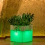 Pot de fleurs lumineux cube led carr� en r�sine h 40 40x40 lampe verte
