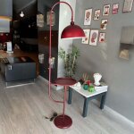Lampadaire moderne en mtal bourgogne avec plateau et tte mobile, culot e27, lampadaire moderne pour ...