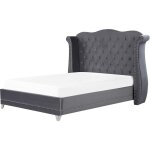 Lit double capitonné type chesterfield en velours gris avec haute tête de lit boutonnée 160 x 200 cm ... Lit double capitonné type chesterfield en velours gris avec haute tête de lit boutonnée 160 x 200 cm ...
