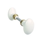 Bouton de porte double ovale en porcelaine - d�cor : blanc / laiton - hauteur : 64 mm - largeur : 40 ...