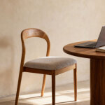 Chaise de salle � manger en bois massif avec assise rembourr�e naturel et blanc