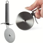 Coupe pizza en acier inoxydable avec poignee et suspension confortables Coupe pizza en acier inoxydable avec poignee et suspension confortables