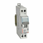 Interrupteur - inverseur modulaire va - et - vient � point milieu 250v 1 module legrand 412902