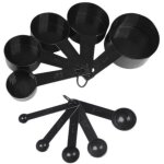 Ensemble de 10 tasses et cuill�res doseuses noires en pp pour la cuisine et la p�tisserie