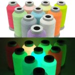 Fil  coudre pour machine  broder 1000 mtres phosphorescent